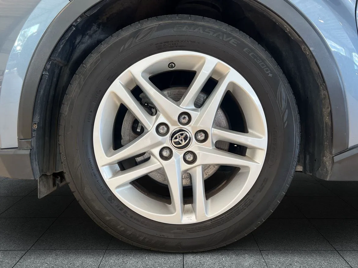 Vehicle image 15