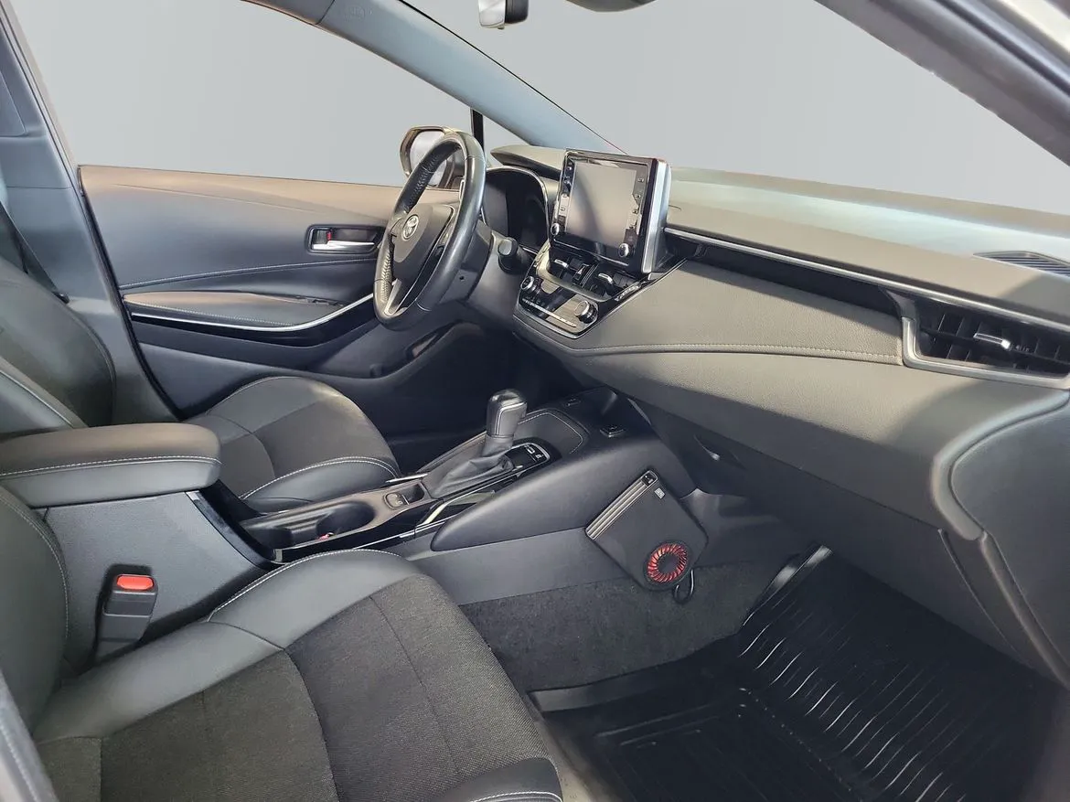 Vehicle image 16