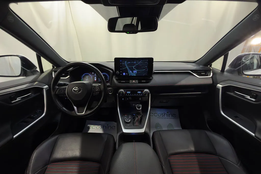 Vehicle image 15
