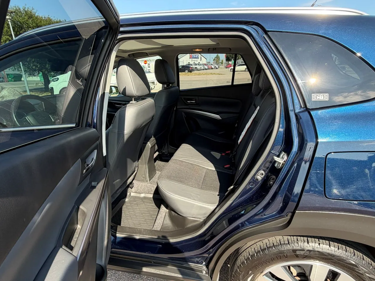 Vehicle image 4