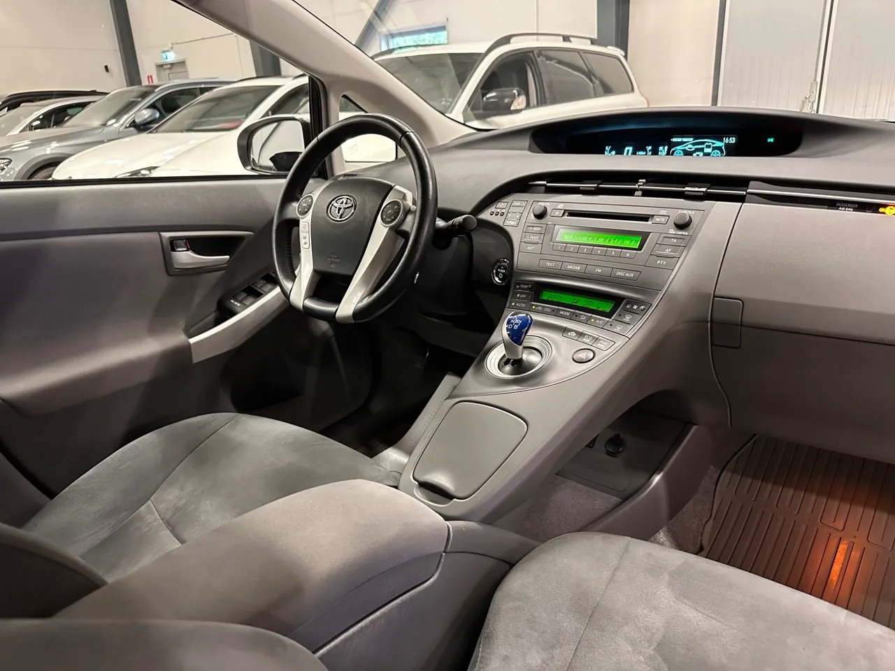 Vehicle image 7