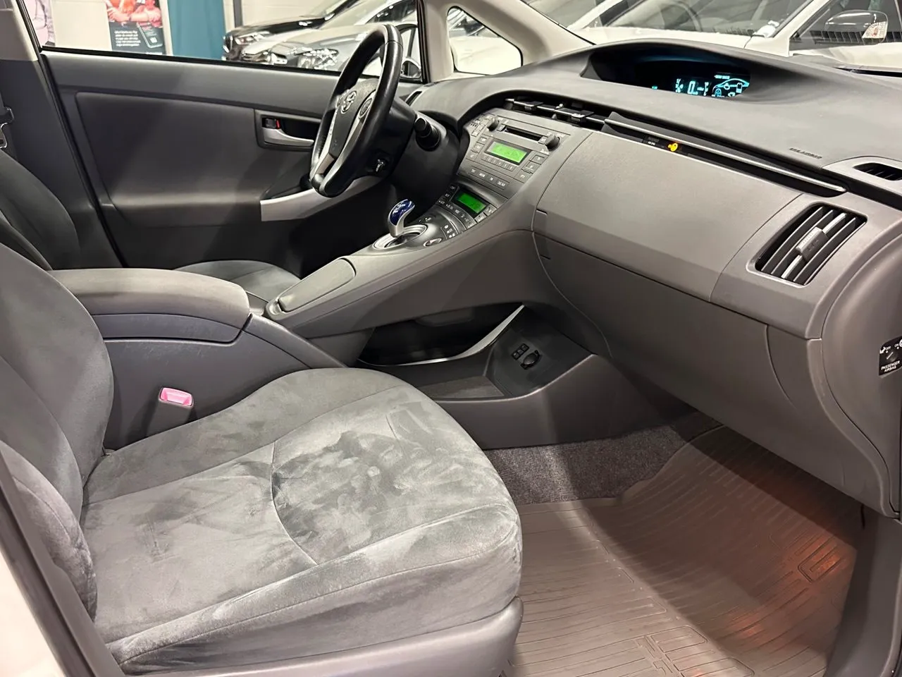 Vehicle image 9