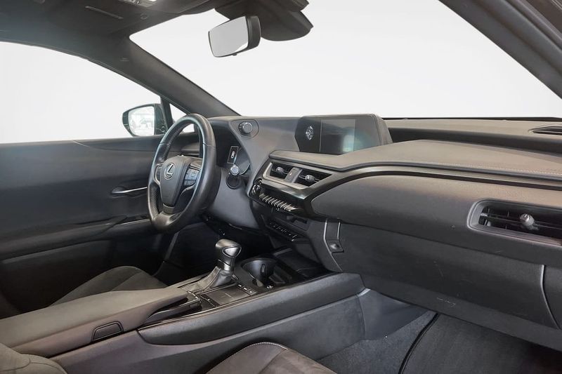 Lexus UX bild 9