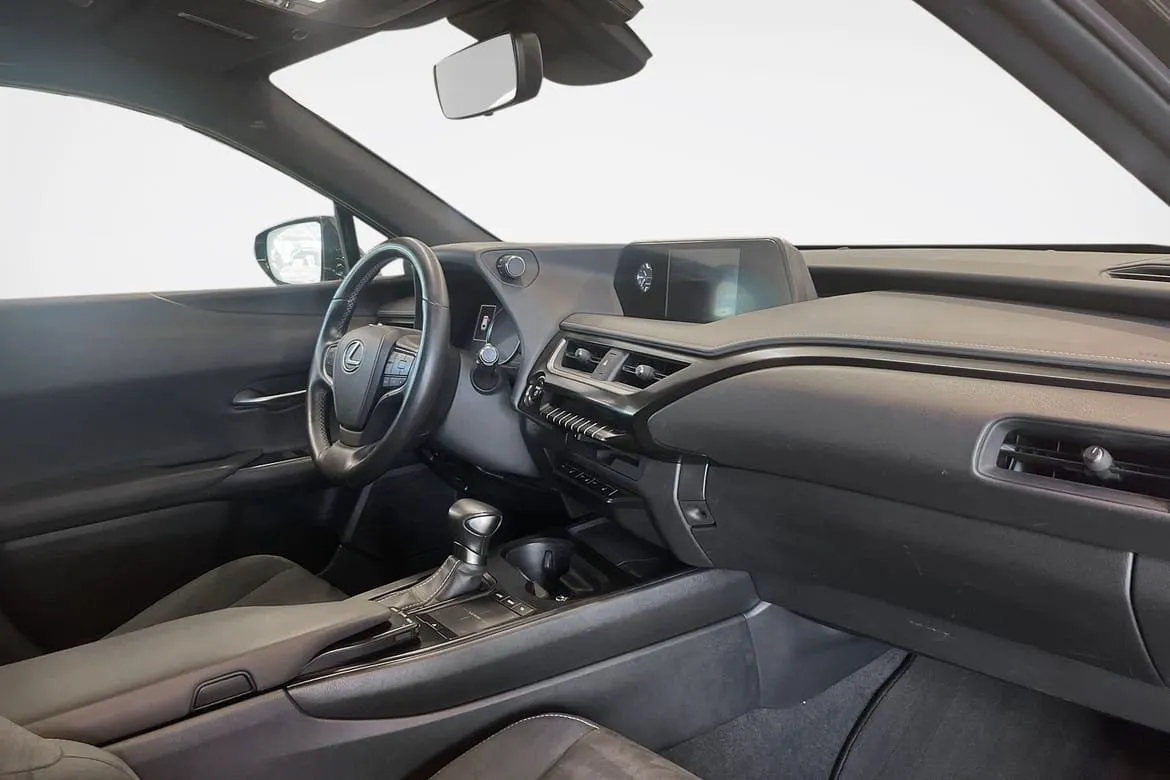 Vehicle image 8