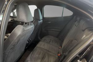 Lexus UX bild 7