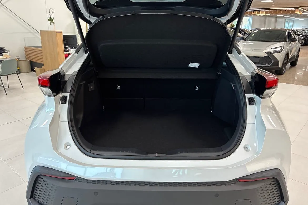 Vehicle image 9
