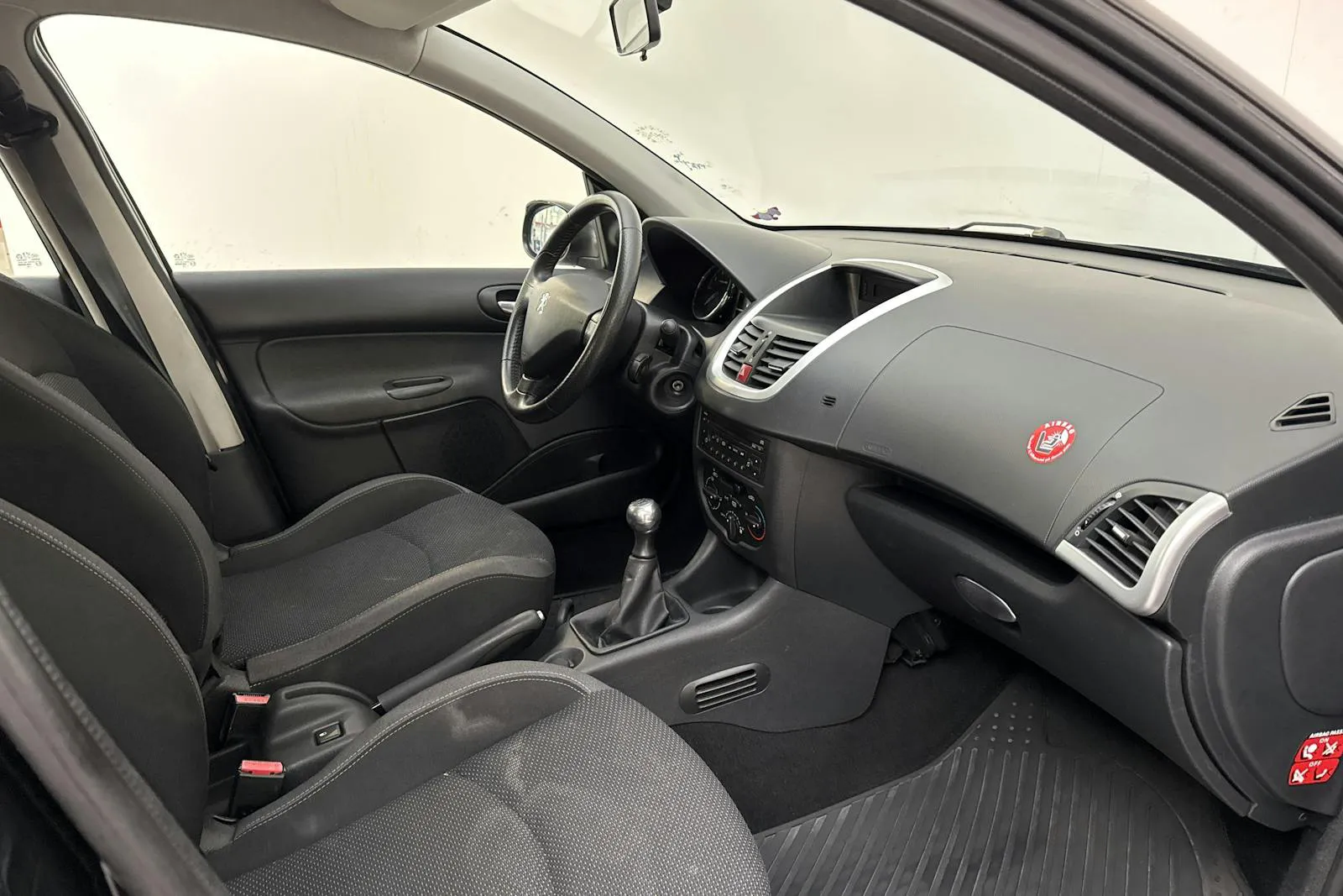 Vehicle image 6