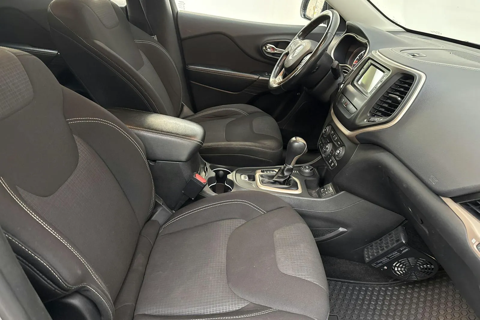 Vehicle image 6