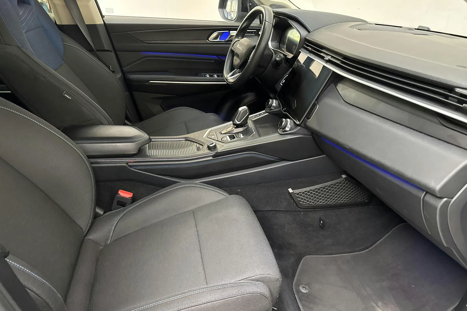 Vehicle image 6