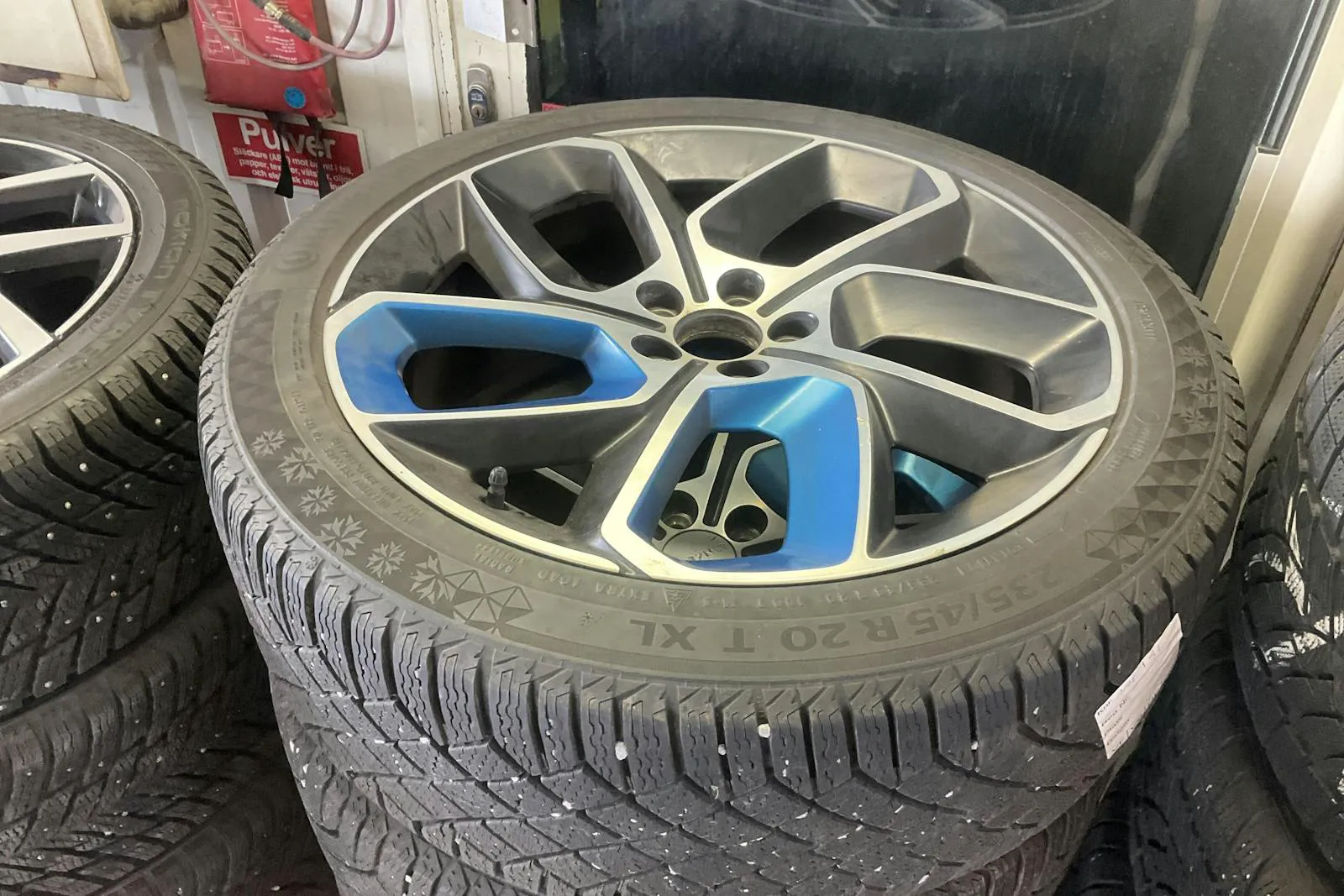 Vehicle image 19
