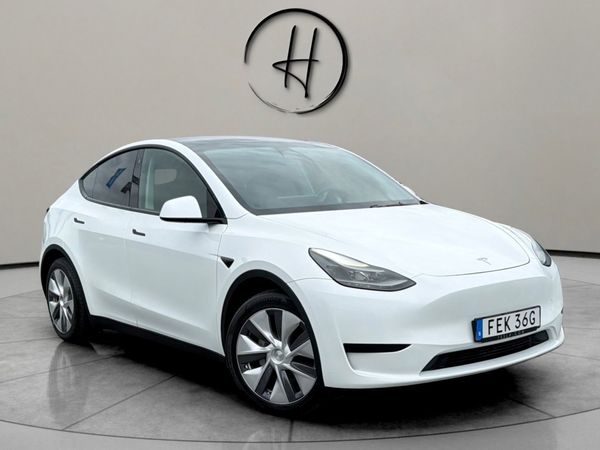 Tesla Model Y 1-Ägare Panorama Helskinn Dragkrok 360° Kamera * MOMS - 2023