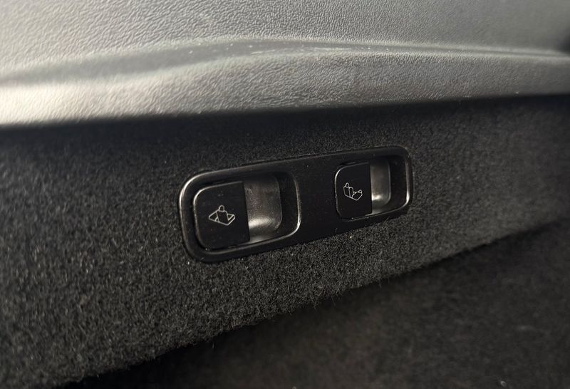 Tesla Model Y bild 35