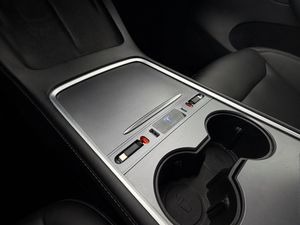 Tesla Model Y bild 34