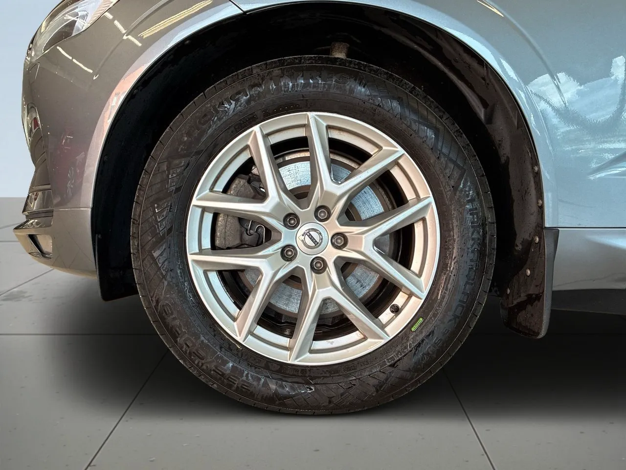 Vehicle image 13