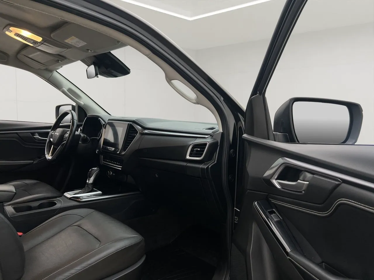 Vehicle image 30