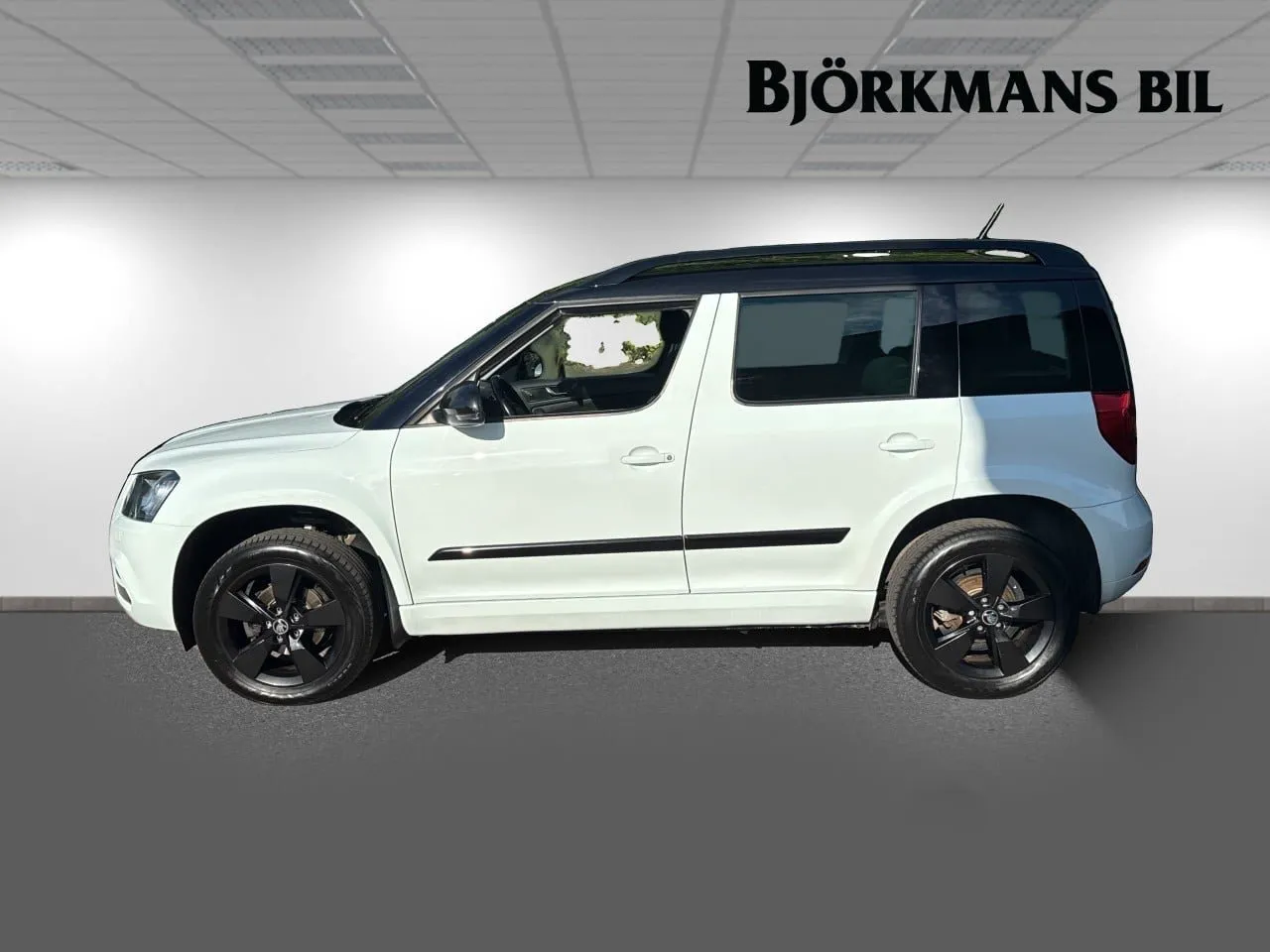 Vehicle image 3