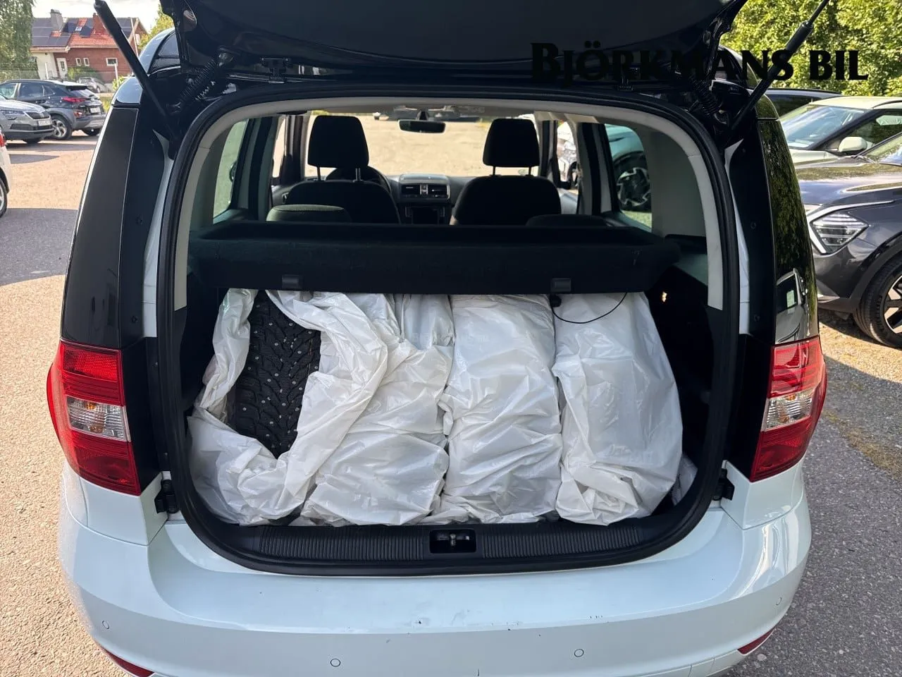 Vehicle image 13