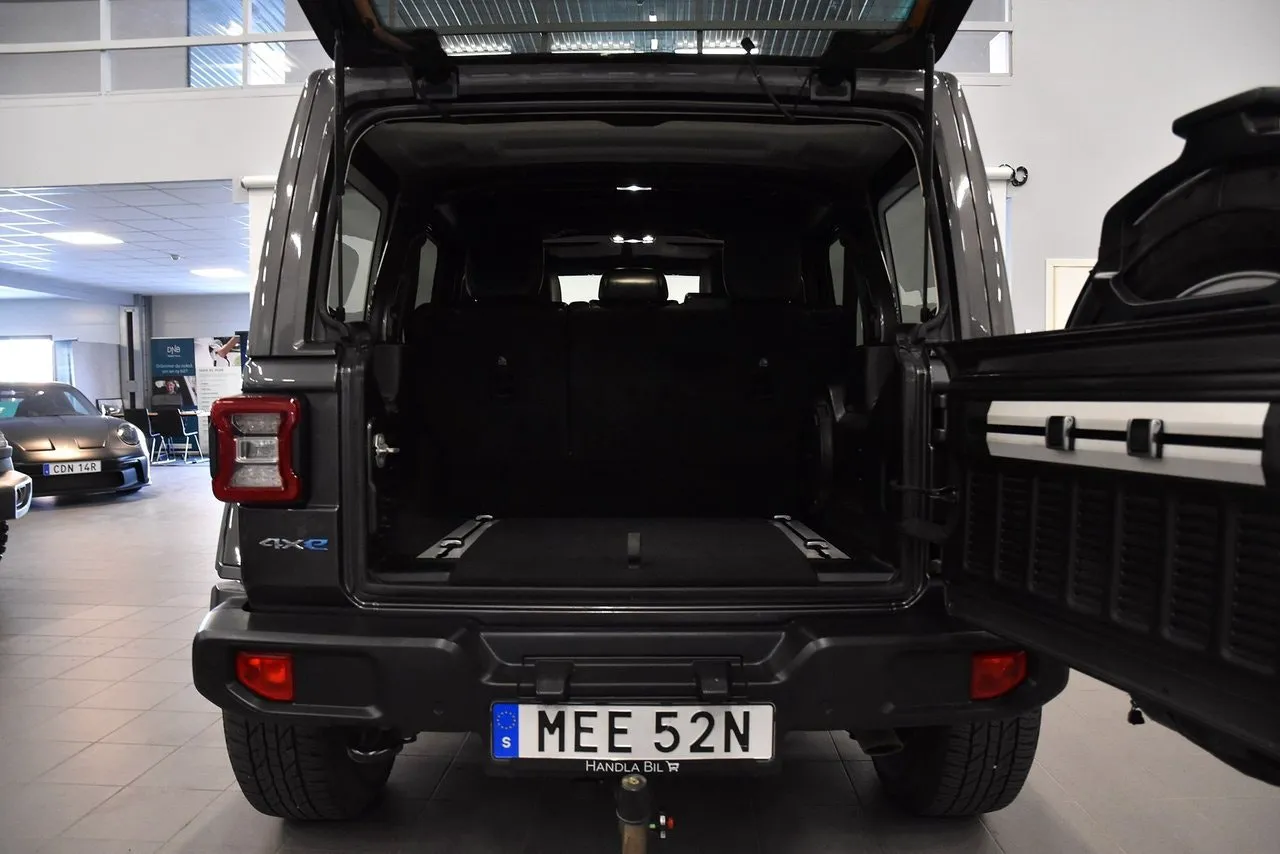 Vehicle image 21