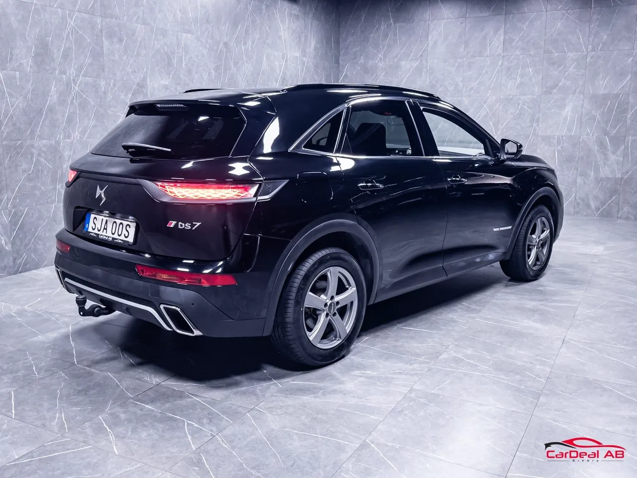 Vehicle image 6