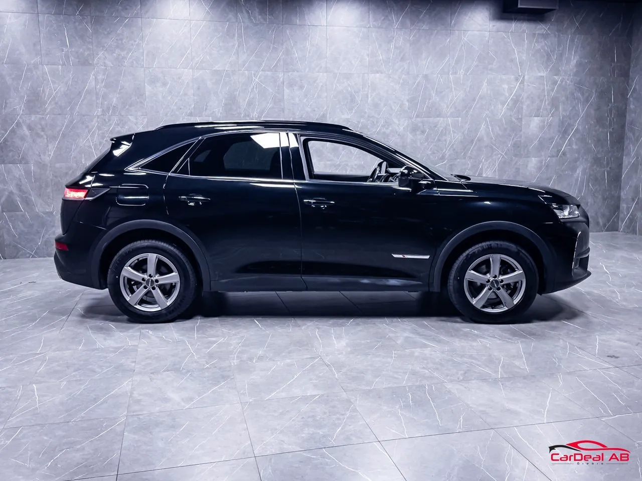 Vehicle image 7