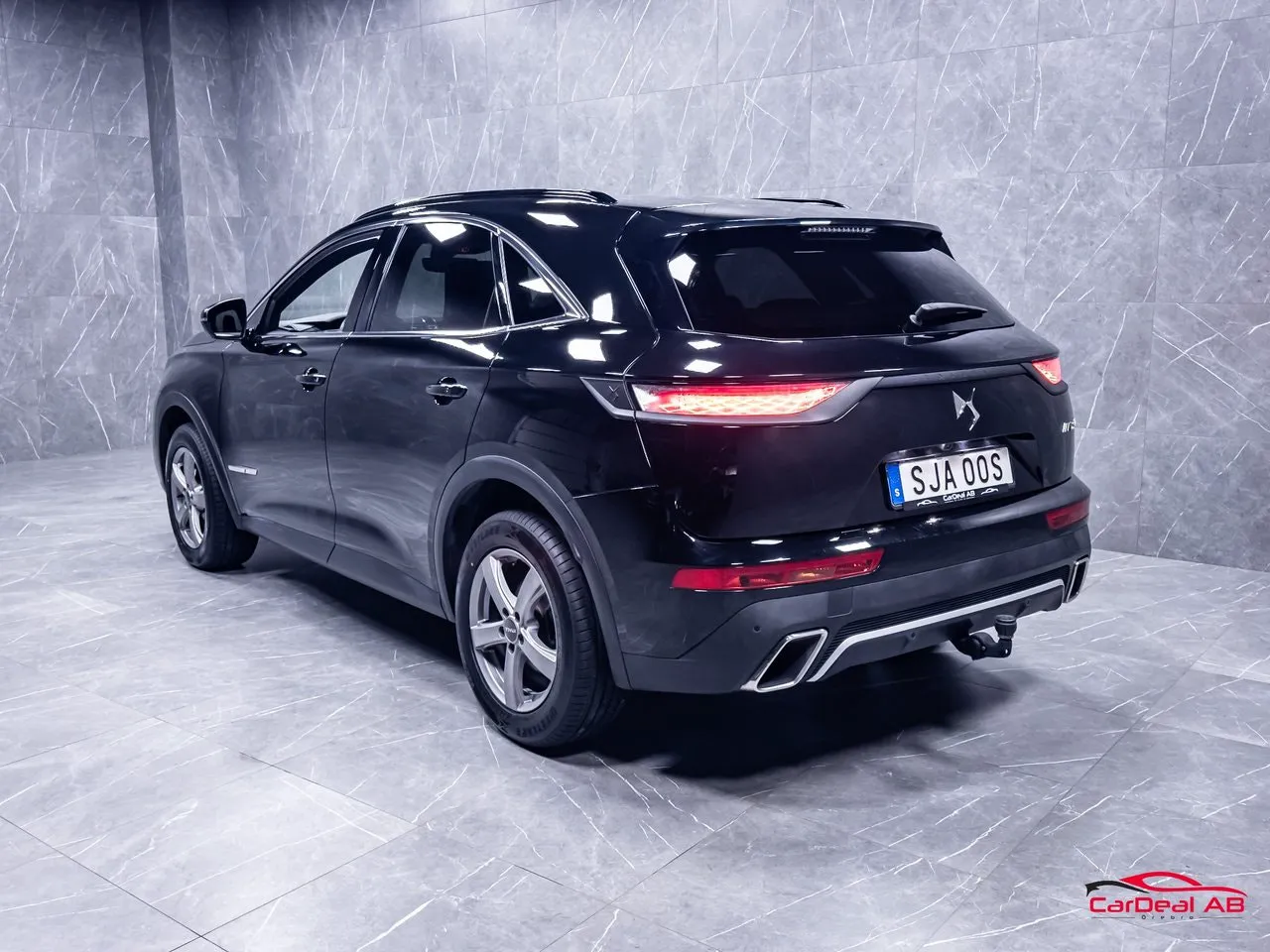 Vehicle image 4