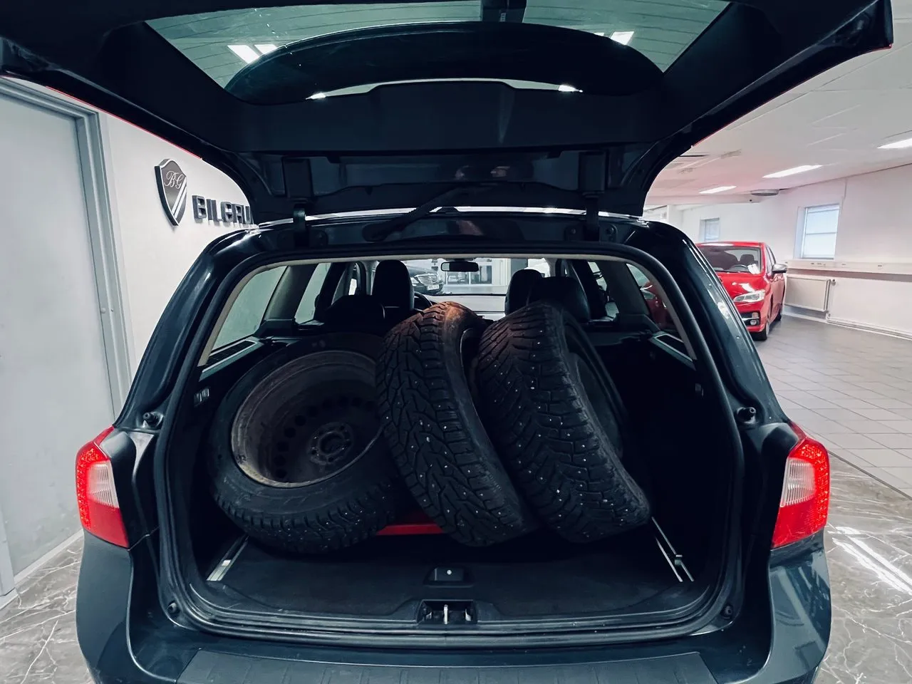 Vehicle image 7
