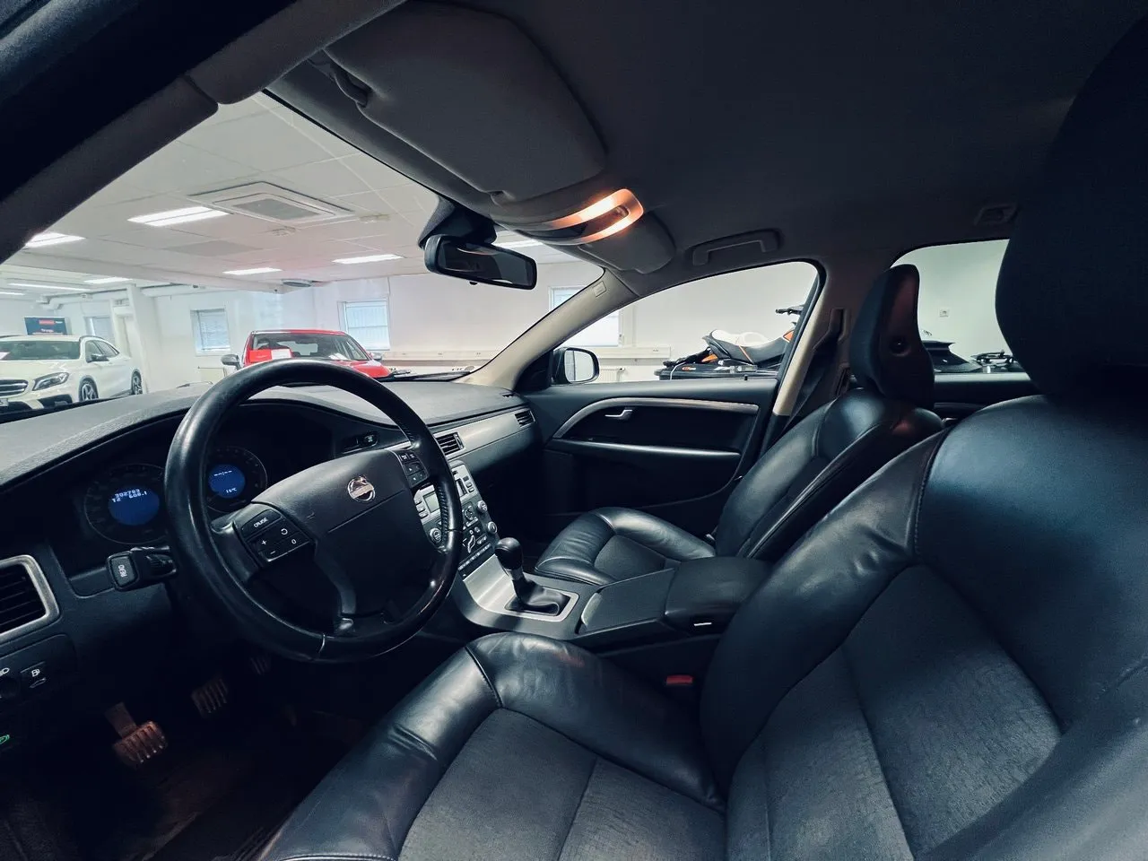 Vehicle image 14