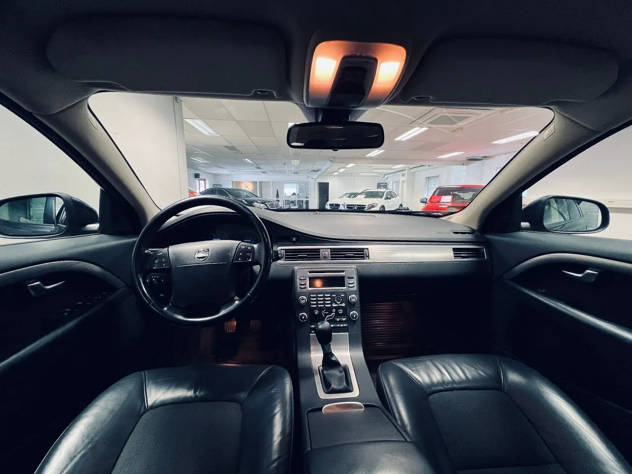 Vehicle image 10