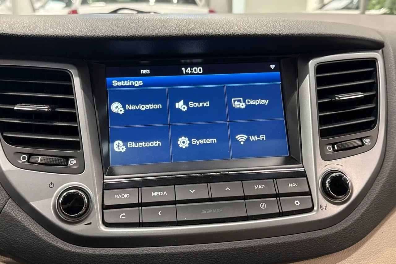 Vehicle image 16