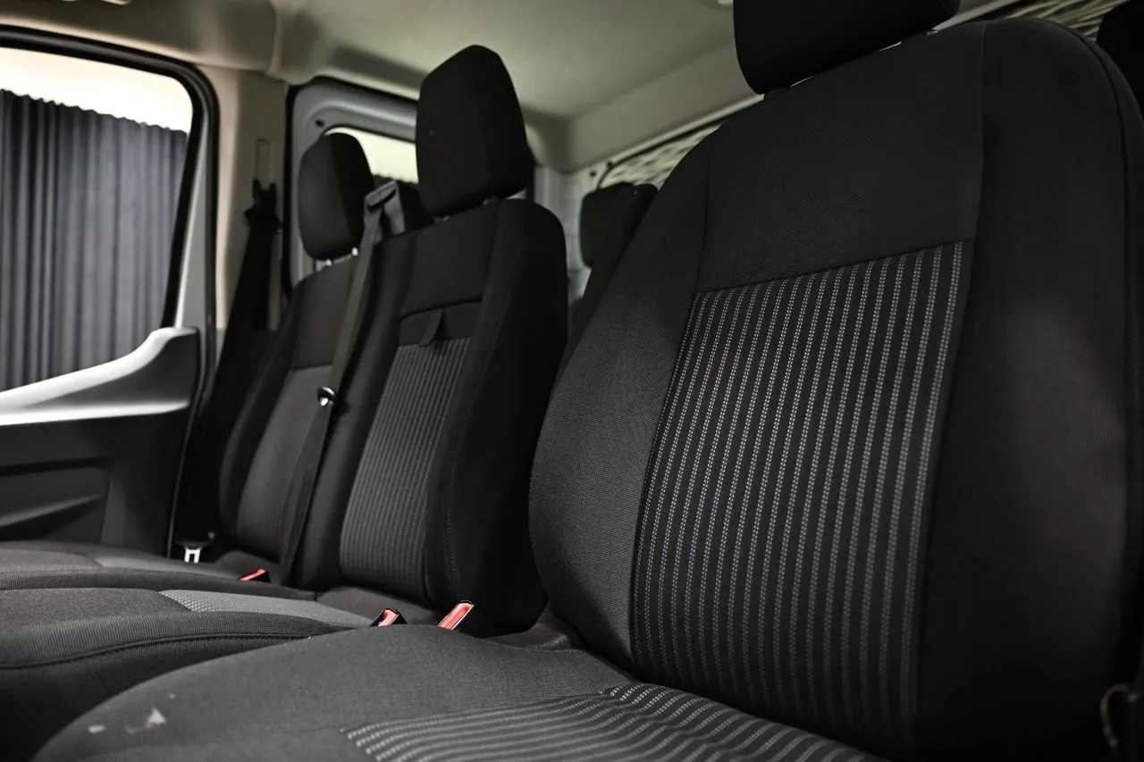 Vehicle image 21