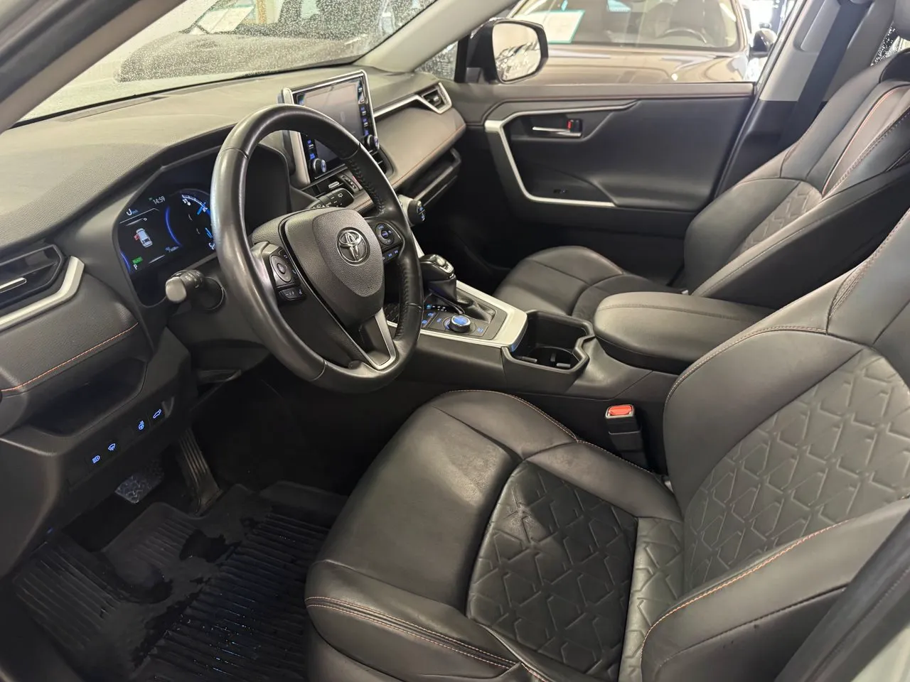Vehicle image 19