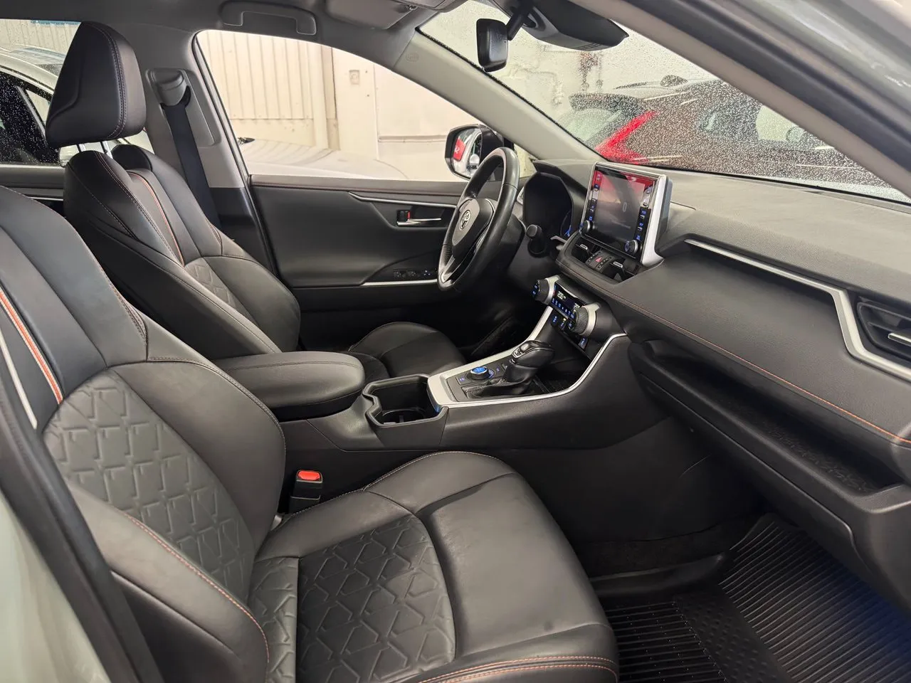Vehicle image 16