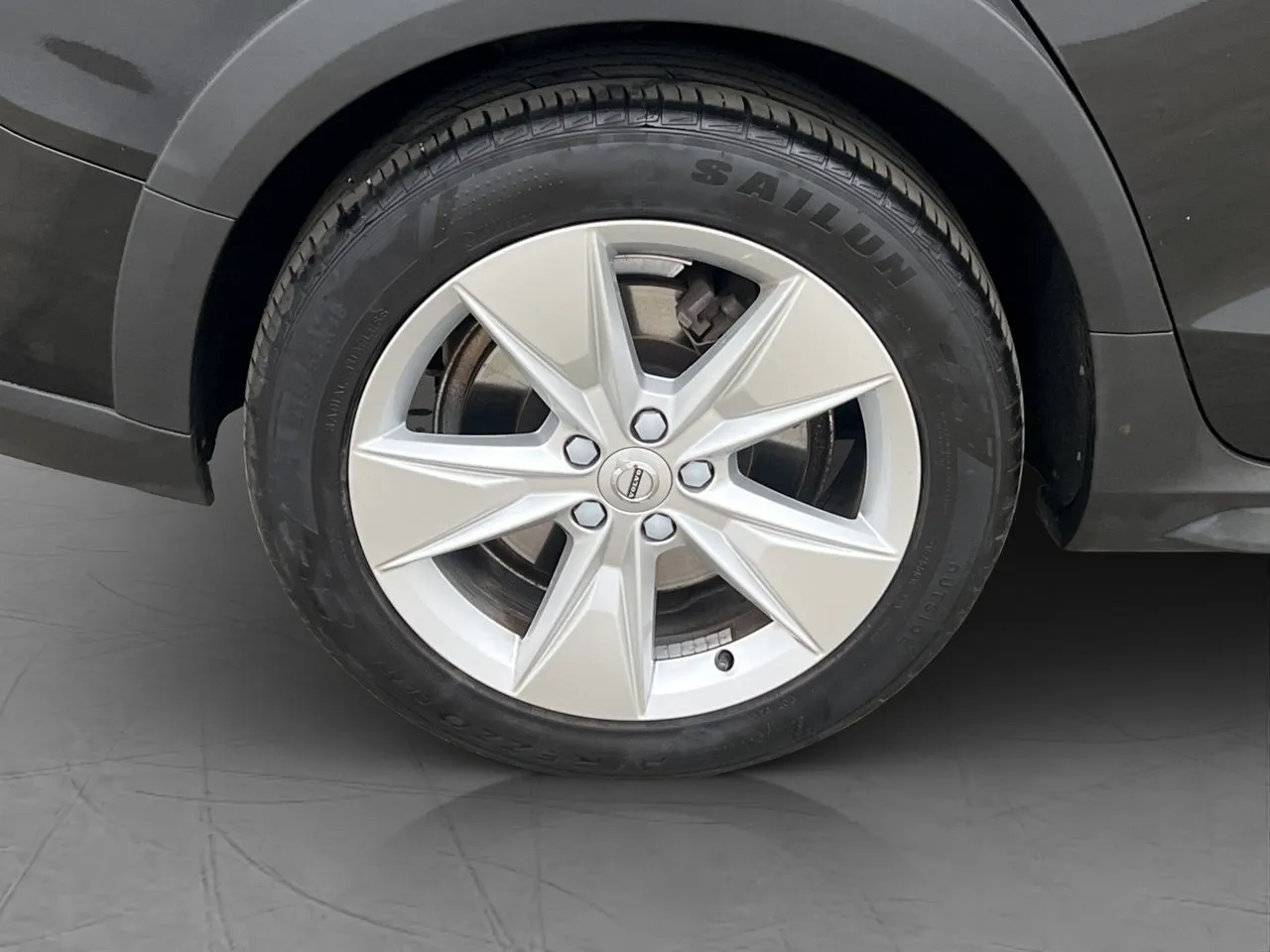 Vehicle image 30