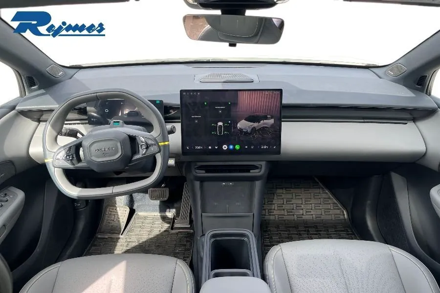 Vehicle image 6