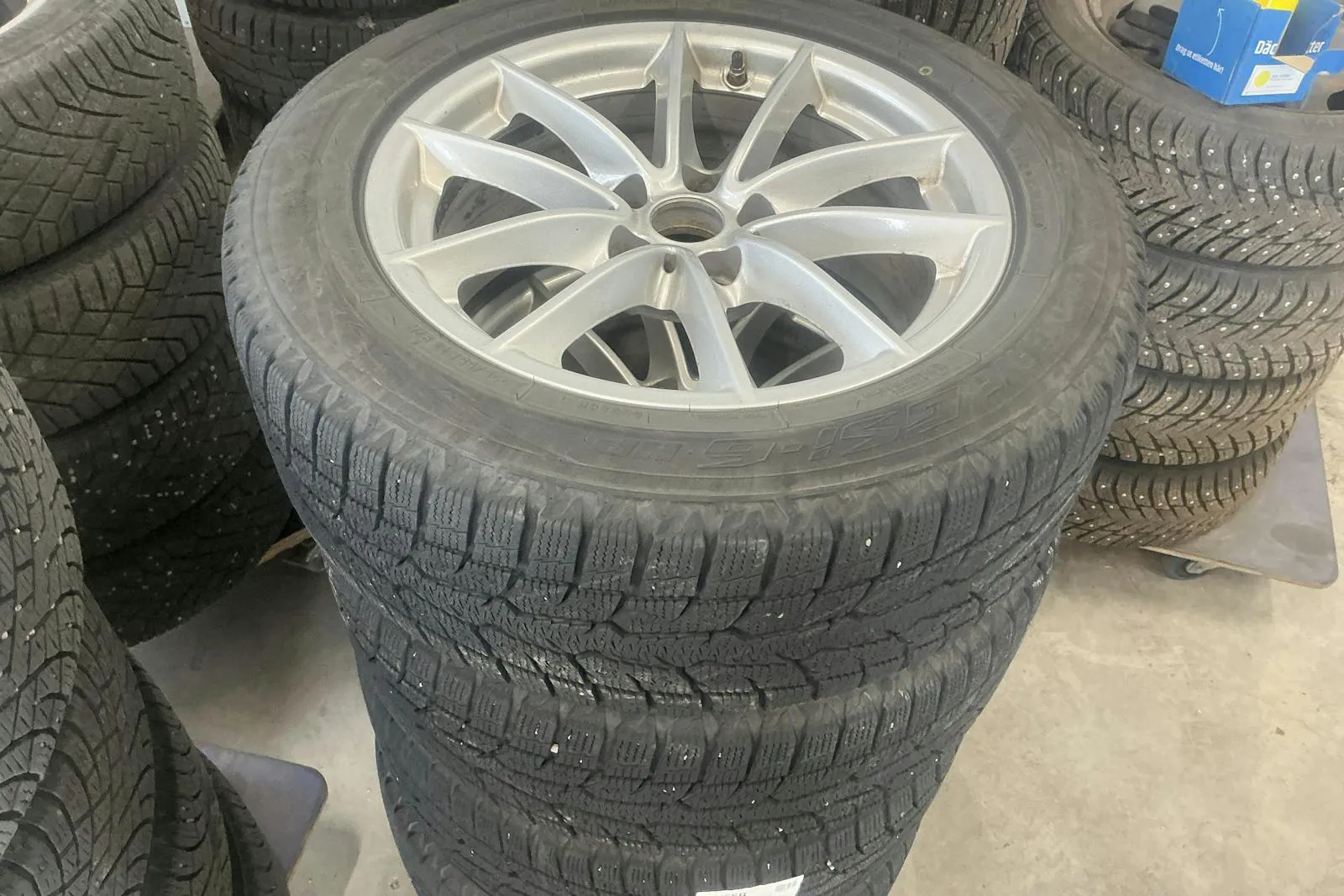 Vehicle image 14