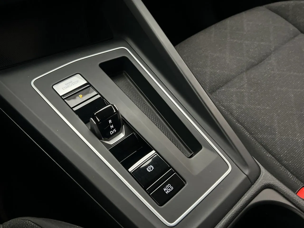 Vehicle image 27