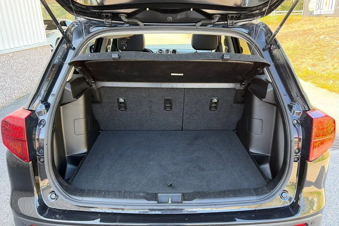 Vehicle image 15