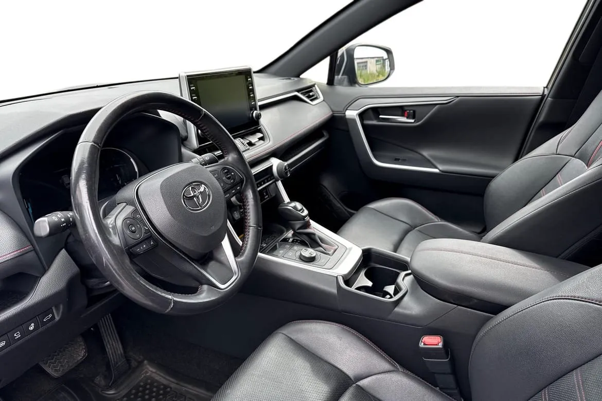 Vehicle image 10