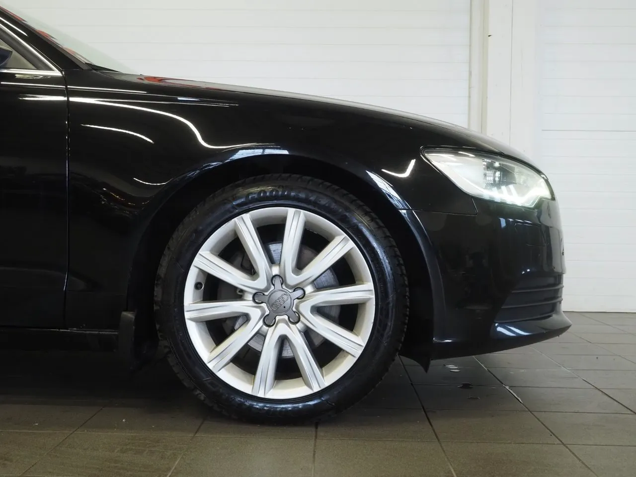 Vehicle image 7