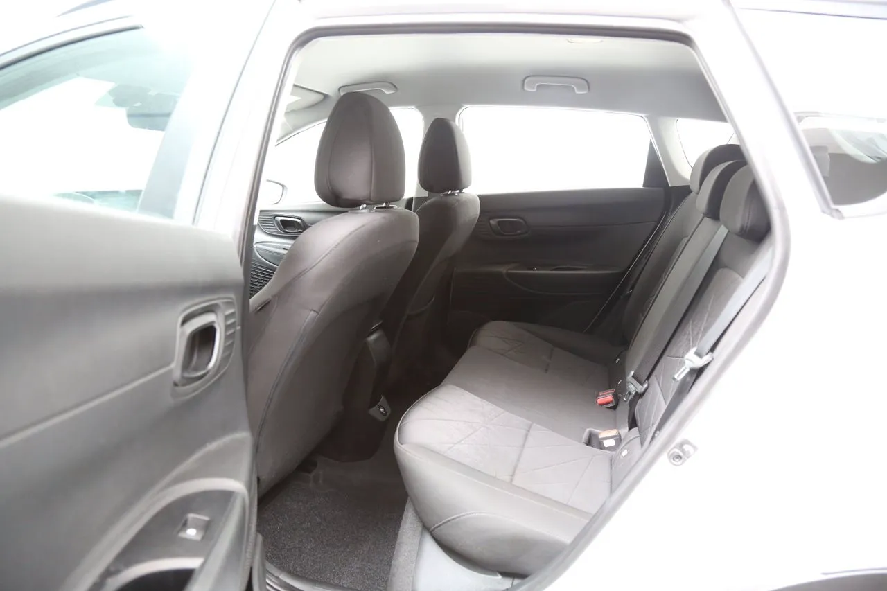 Vehicle image 16