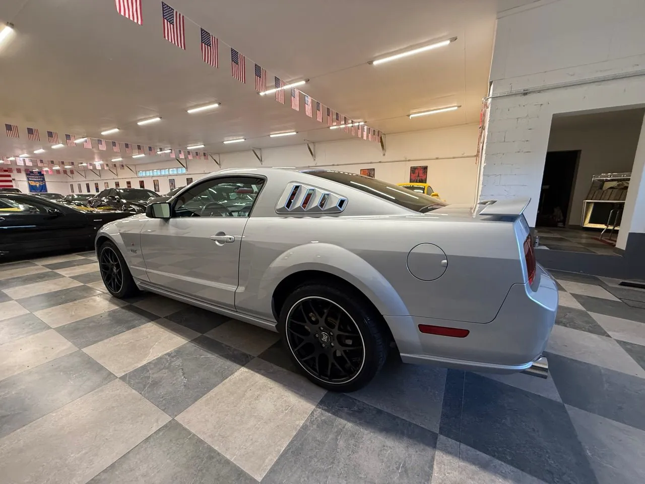 Vehicle image 7