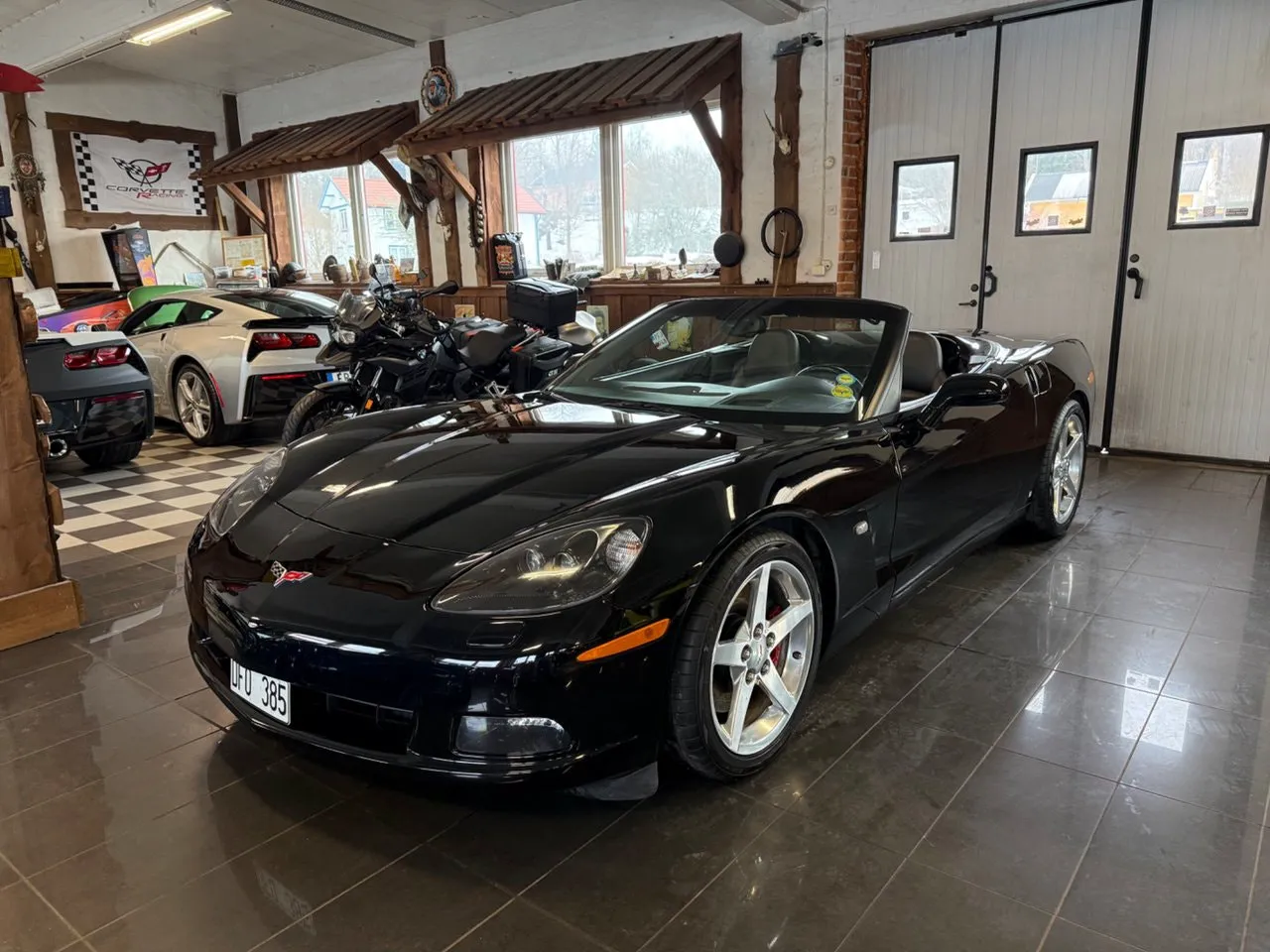 Vehicle image 6