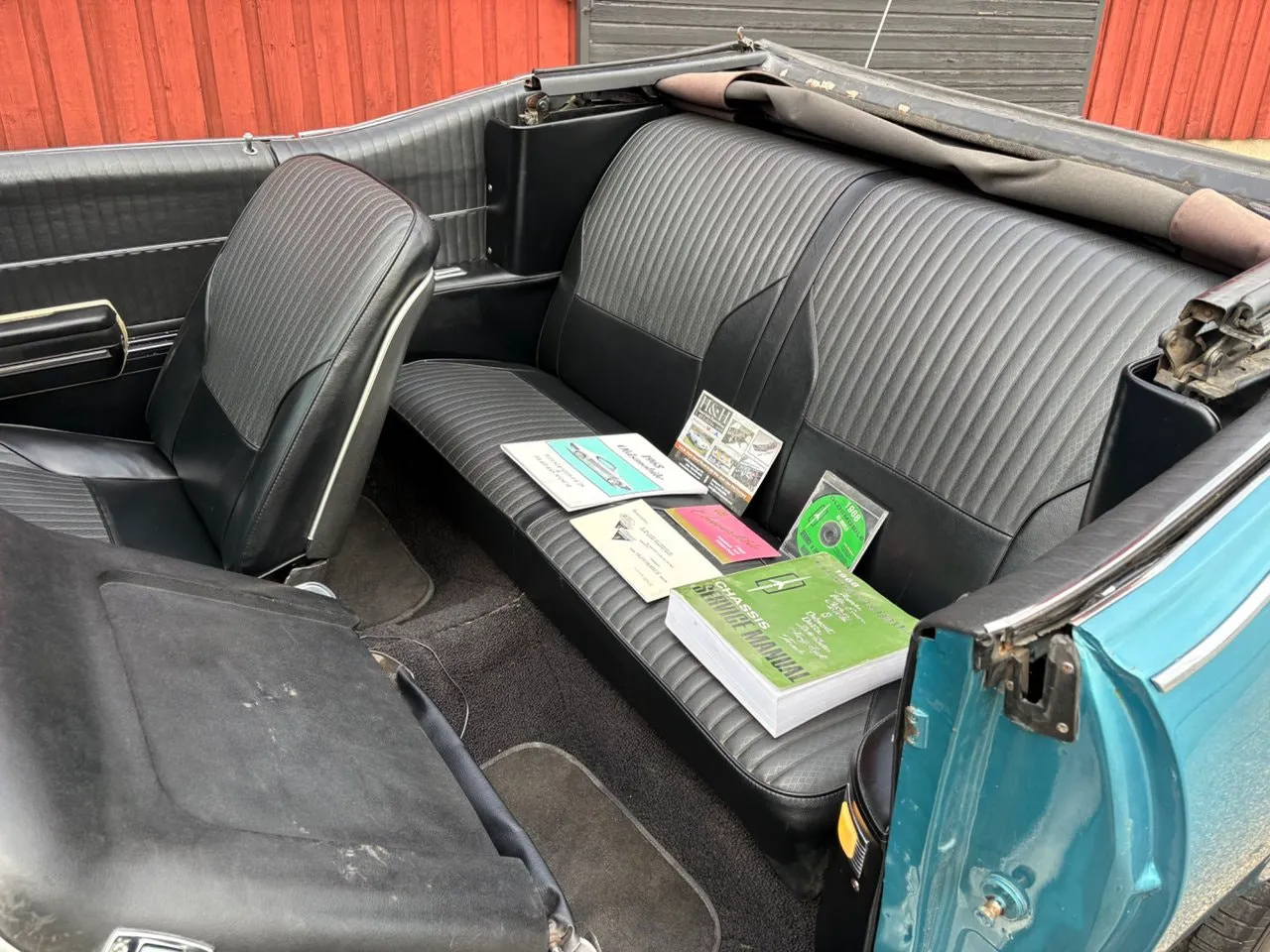 Vehicle image 10