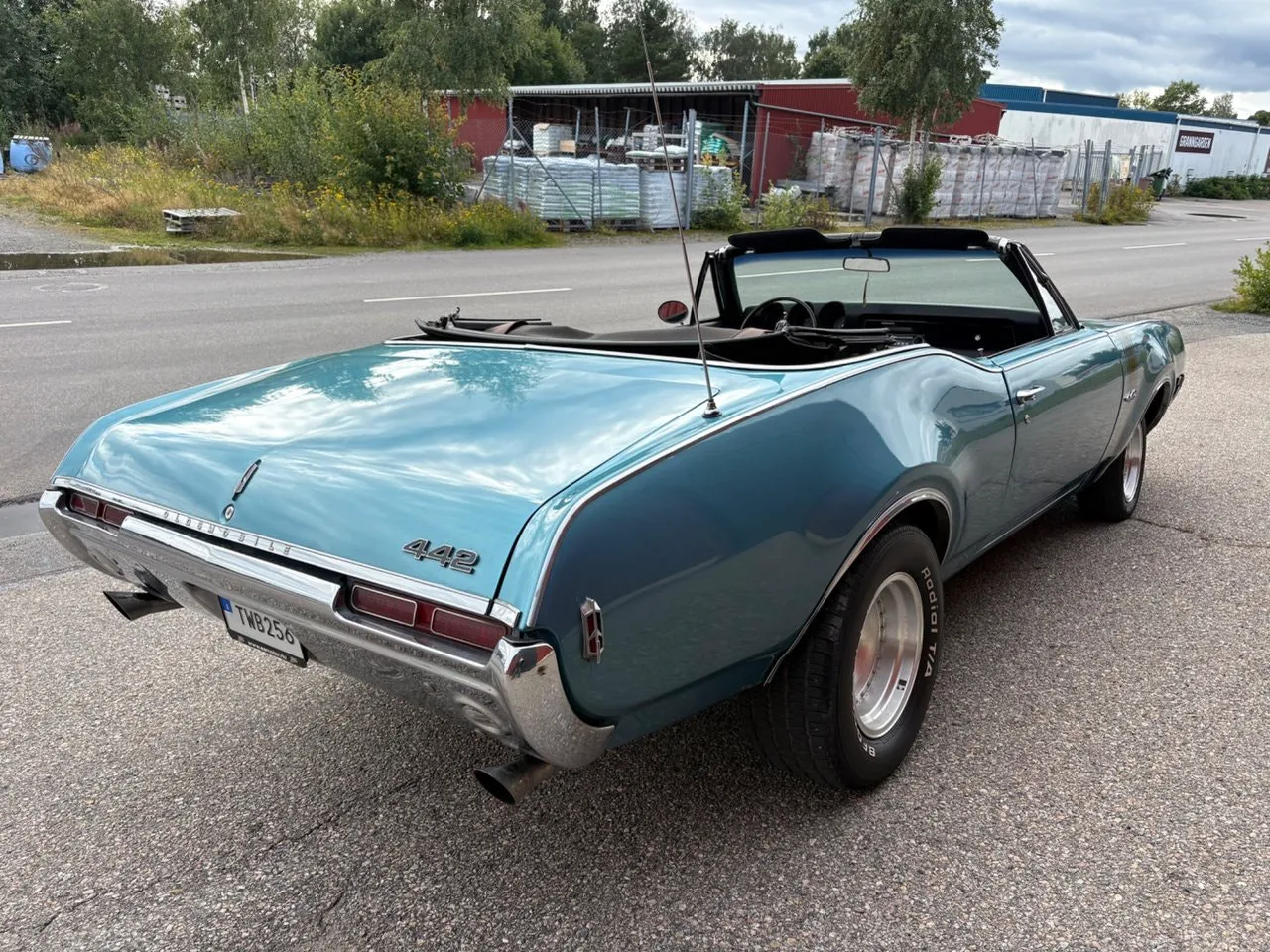 Vehicle image 3