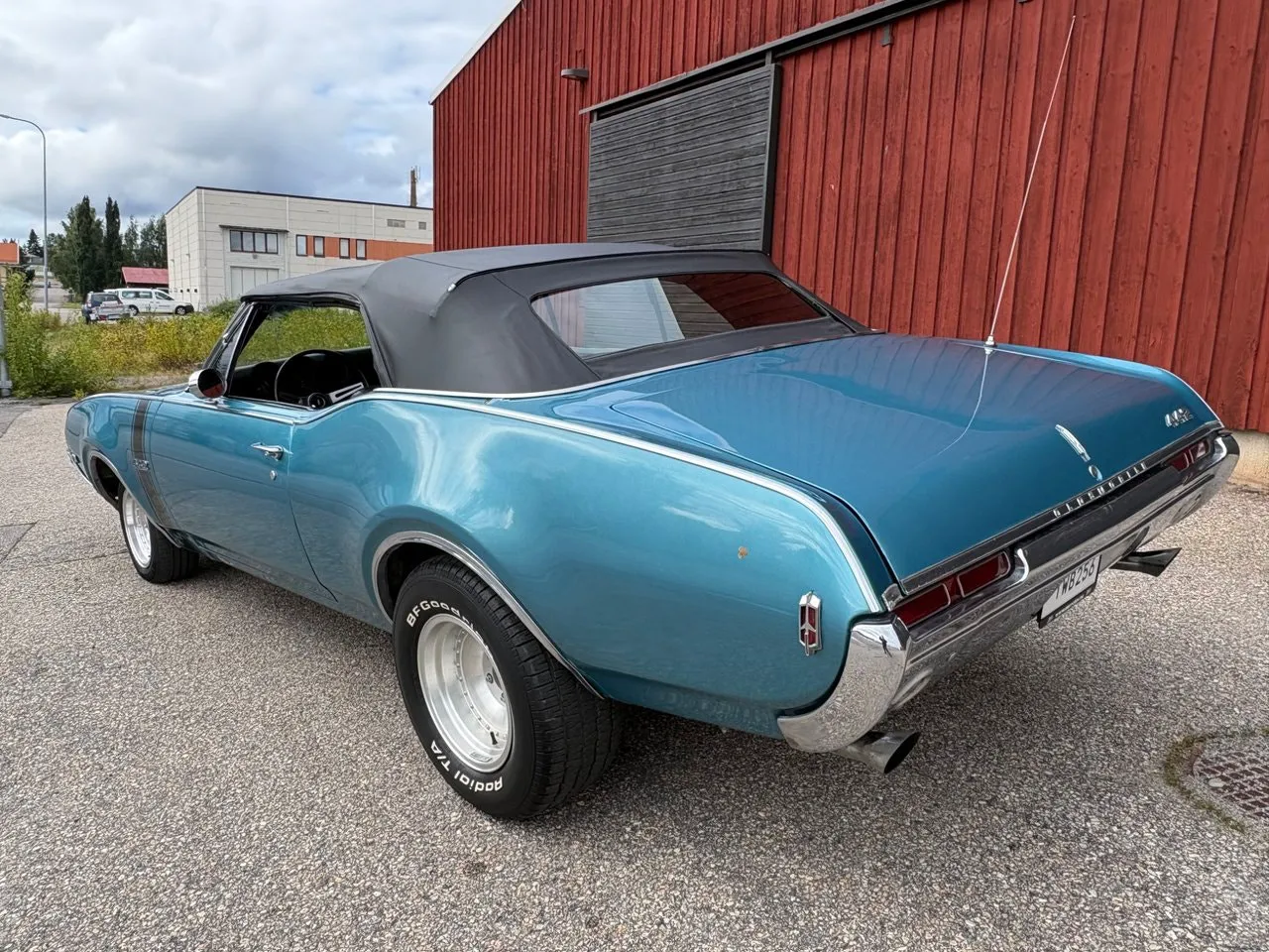 Vehicle image 4