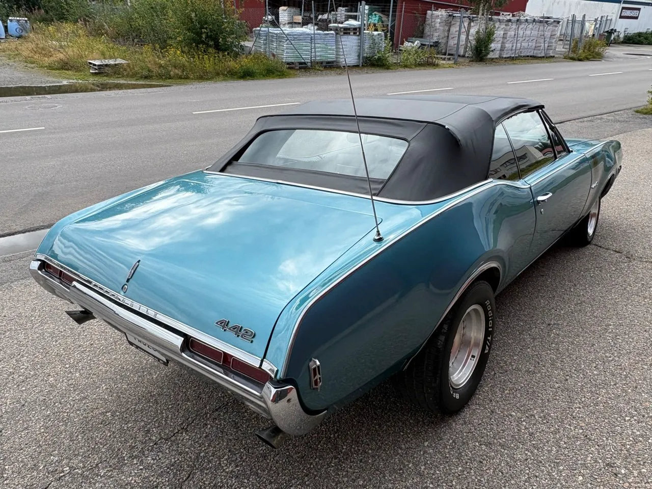 Vehicle image 6