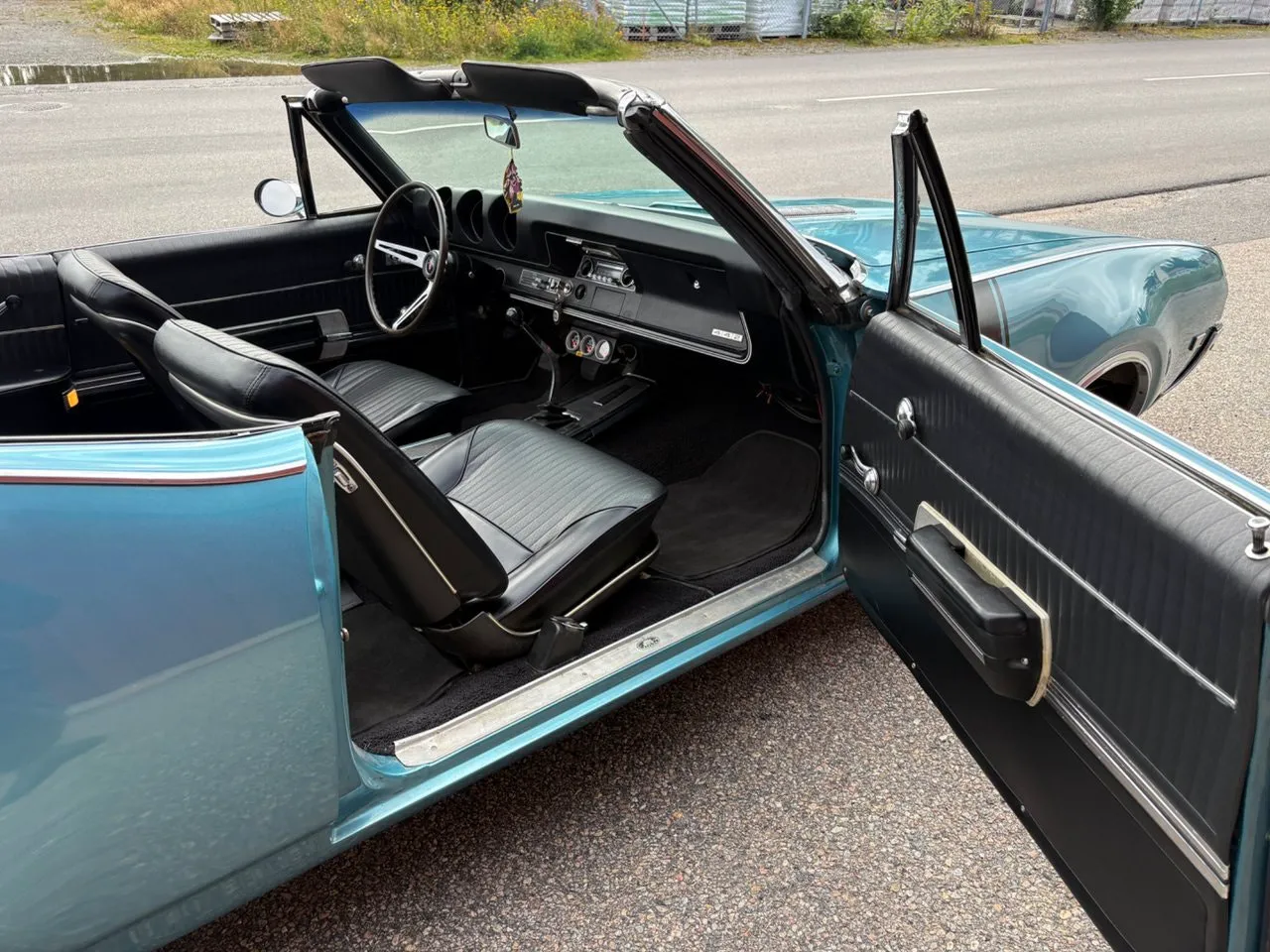 Vehicle image 18