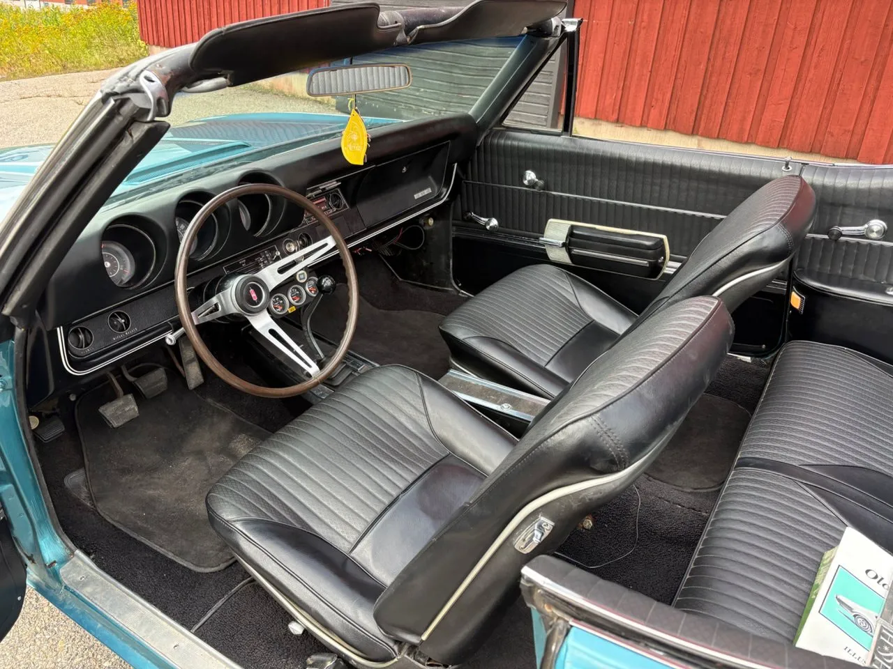Vehicle image 9