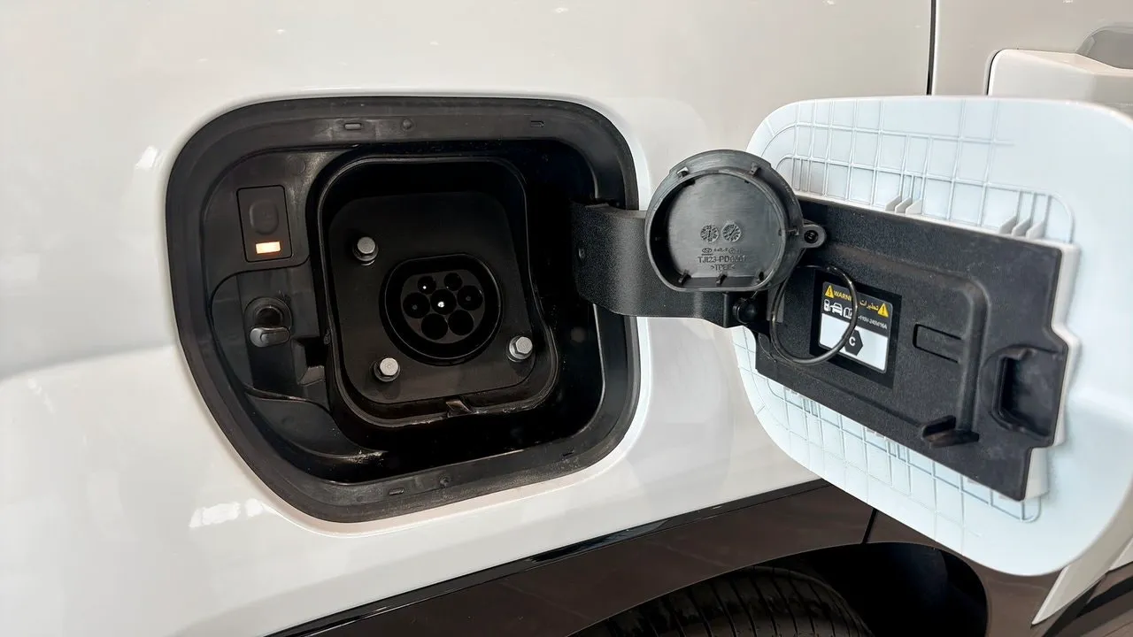 Vehicle image 15