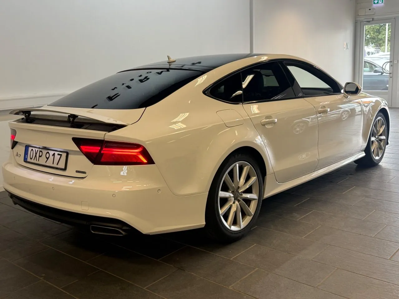 Vehicle image 16